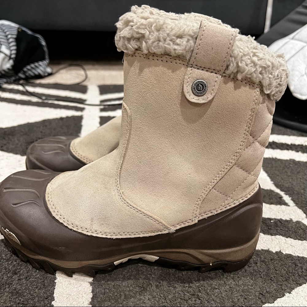The North Face Heatseeker boots 7